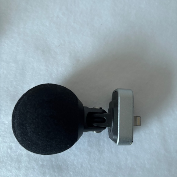 Shure MOTIV MV88 Digital Stereo Condenser Microphone for iPhone (Lightning) - Picture 16 of 16